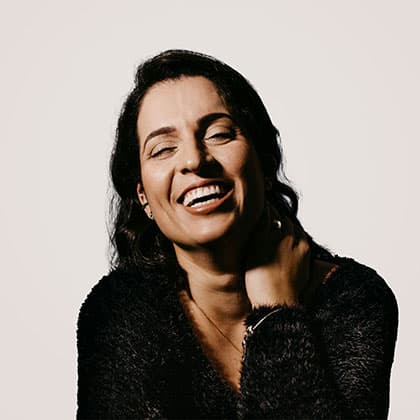 Professional woman smiling – HR leadership development training